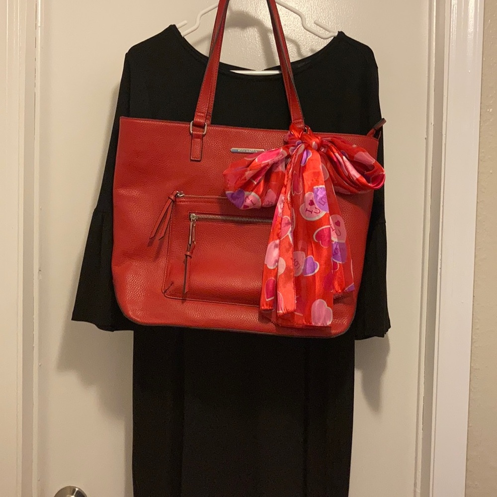 Red leather purse with two outside zipper pockets